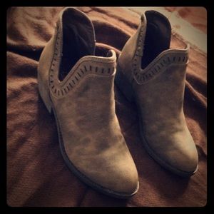 Jellypop brown distressed booties